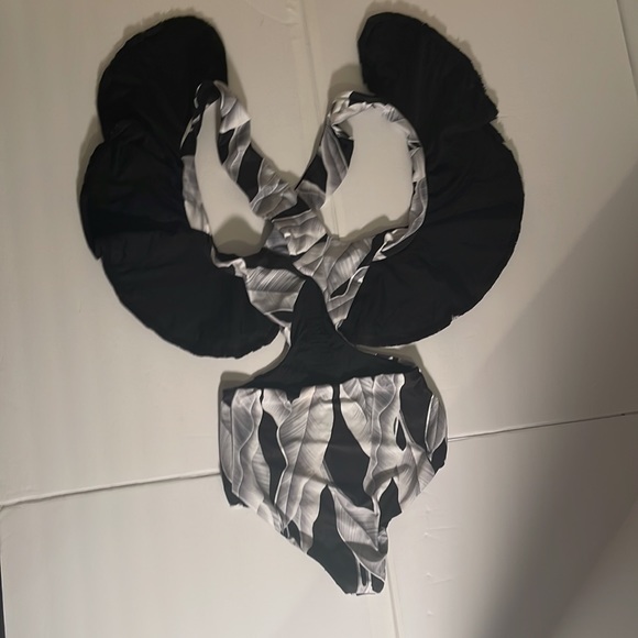 AZULU ruffle one piece Swimsuit New - Picture 5 of 11